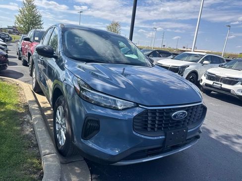 Used 2024 Ford Escape Active AWD/4WD image 2