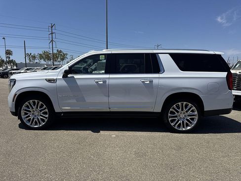 New 2026 GMC Yukon XL Denali w/ Denali Reserve Package AWD/4WD image 5