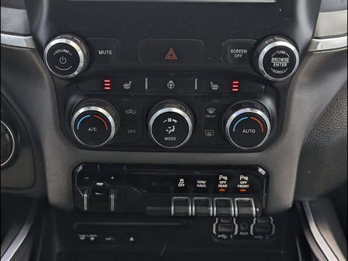 Used 2019 RAM 1500 Big Horn AWD/4WD image 29
