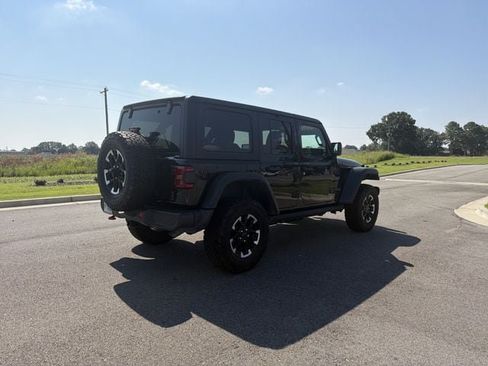 Used 2025 Jeep Wrangler Unlimited Rubicon AWD/4WD image 5
