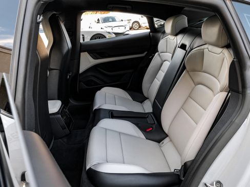 Used 2022 Porsche Taycan image 40