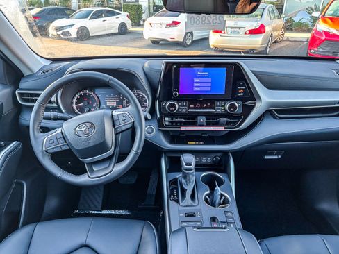 New 2026 Toyota Highlander XLE image 15