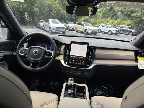 Certified 2026 Volvo XC90 B5 Plus w/ Protection Package Premier AWD/4WD image 30