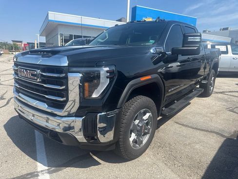 Used 2025 GMC Sierra 2500 SLE w/ SLE Value Package; AWD/4WD image 2