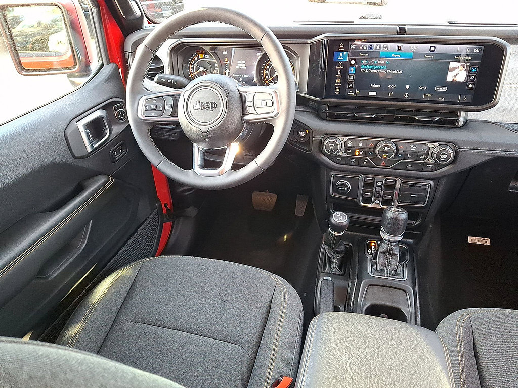 Used 2026 Jeep Wrangler Unlimited Sahara AWD/4WD image 15