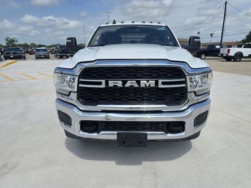Used 2024 RAM 3500 Tradesman w/ Chrome Appearance Group AWD/4WD image 8