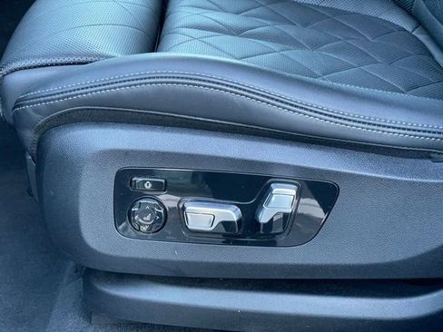Used 2023 BMW X7 xDrive40i w/ Executive Package image 15
