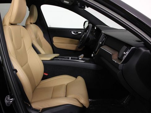 Certified 2023 Volvo XC60 B6 Ultimate w/ Protection Package Premier image 29