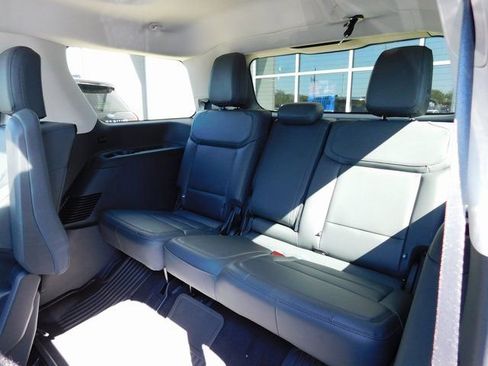 New 2025 Ford Expedition Active image 19