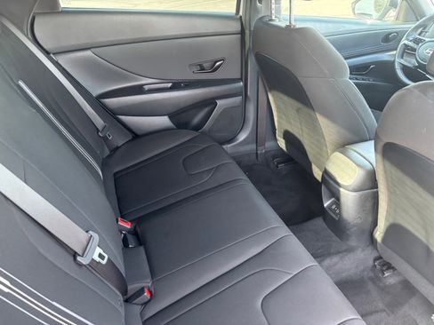 Used 2025 Hyundai Elantra Sport image 16