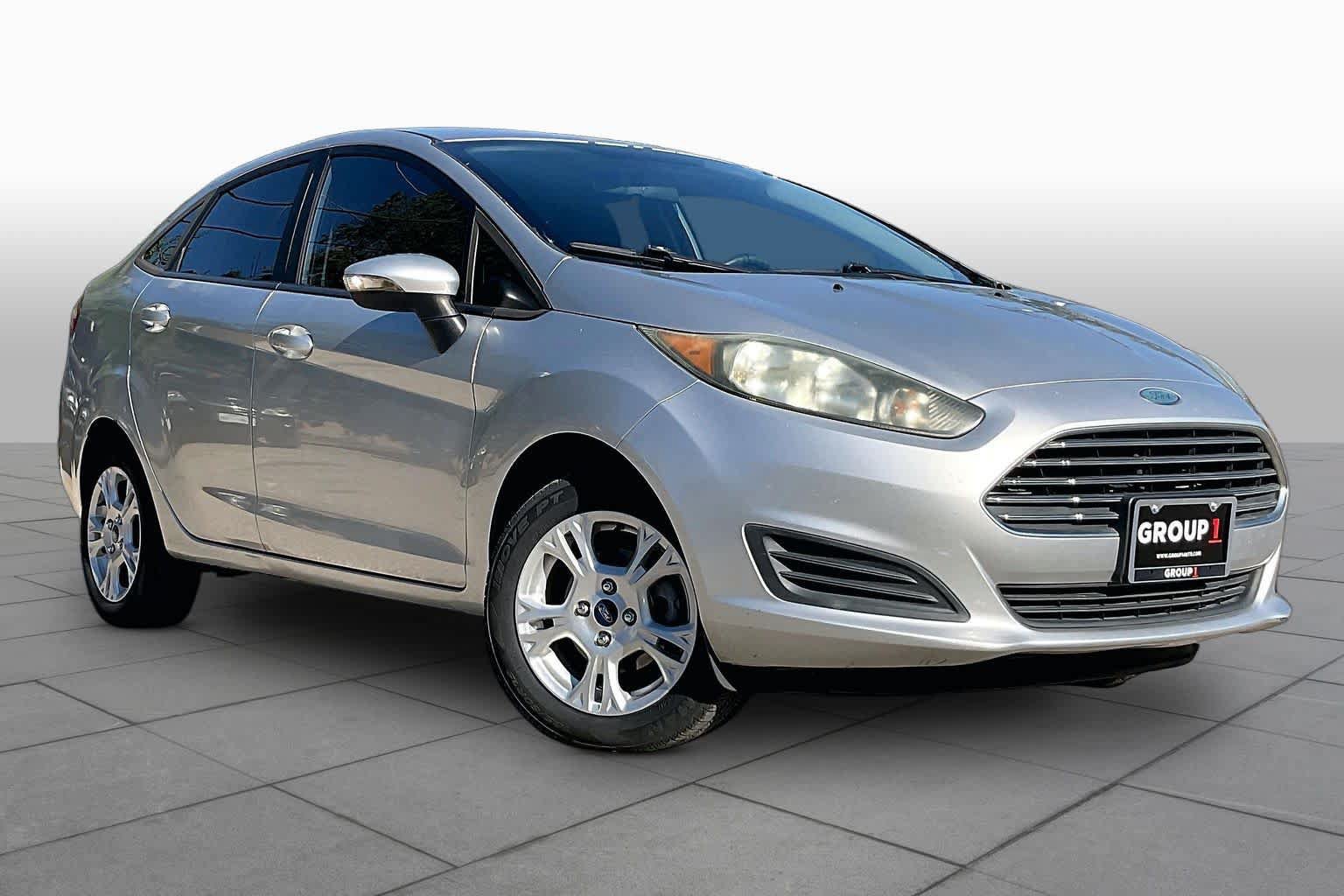 Used 2015 Ford Fiesta SE FWD image 3