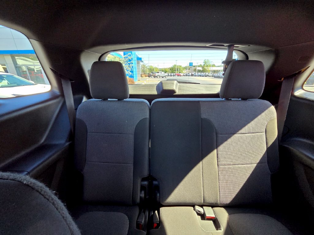 Used 2023 Chevrolet Traverse LT FWD image 31