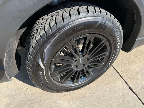 Used 2023 Ford Explorer Platinum w/ Technology Package image 11