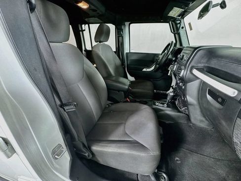 Used 2017 Jeep Wrangler Unlimited Sport w/ Connectivity Group AWD/4WD image 26