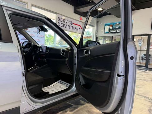 Used 2021 Hyundai Venue SE FWD image 44