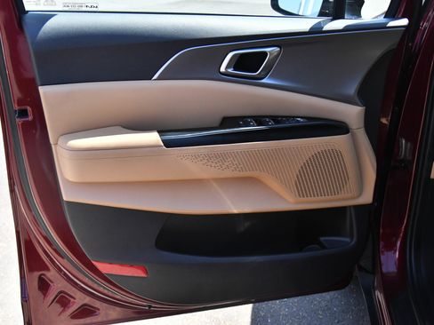 Used 2022 Kia Carnival LX FWD image 14