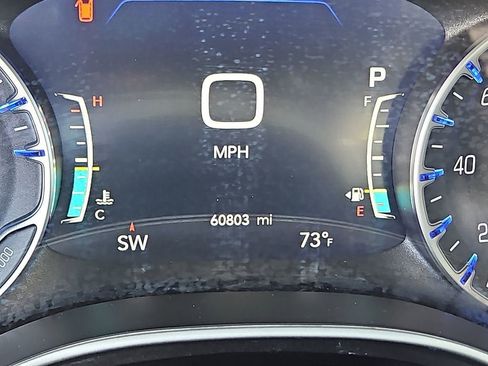 Used 2024 Chrysler Pacifica Touring-L FWD image 23