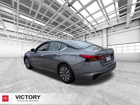 Used 2025 Nissan Altima 2.5 SV FWD image 5