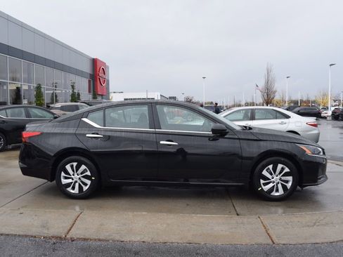 New 2025 Nissan Altima 2.5 S image 3