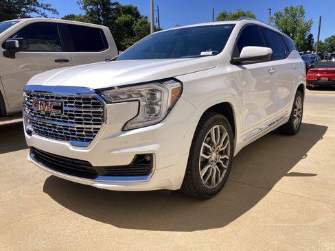 Used 2023 GMC Terrain Denali w/ Denali Premium Package AWD/4WD image 1
