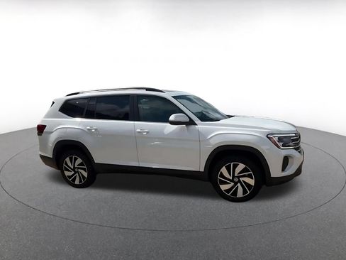Used 2026 Volkswagen Atlas SE FWD image 2