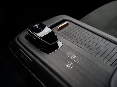 Used 2024 Nissan Ariya AWD image 17