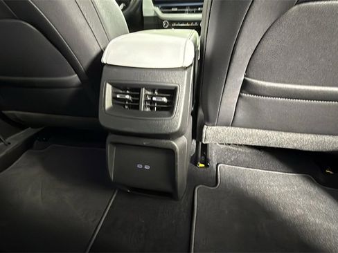 Used 2025 Chevrolet Equinox EV LT image 31