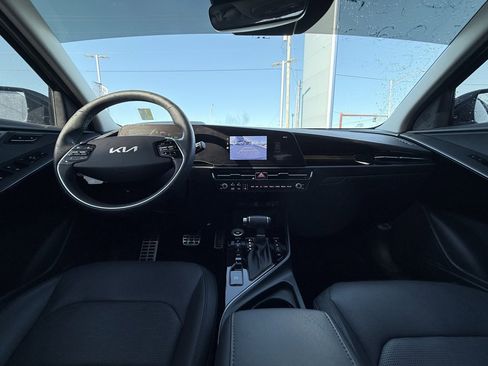 Used 2024 Kia Niro SX Touring image 29