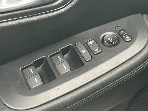 Used 2025 Honda HR-V LX image 13