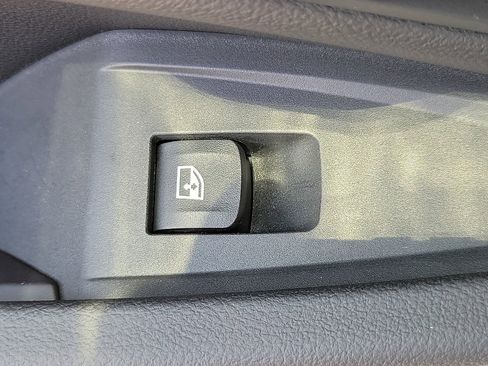 Used 2025 BMW 330i Sedan w/ Premium Package RWD image 16