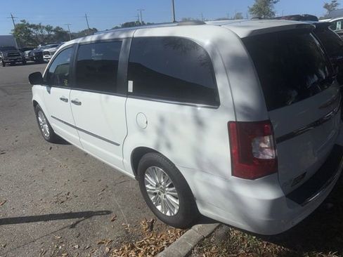 Used 2014 Chrysler Town & Country Limited w/ Luxury Group image 8
