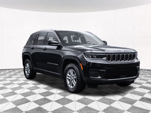 Used 2023 Jeep Grand Cherokee Laredo w/ Luxury Tech Group I image 15
