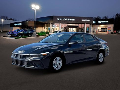 New 2026 Hyundai Elantra SE image 2