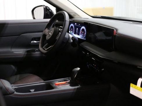 New 2026 Nissan Kicks SR w/ Cold Weather Package image 21