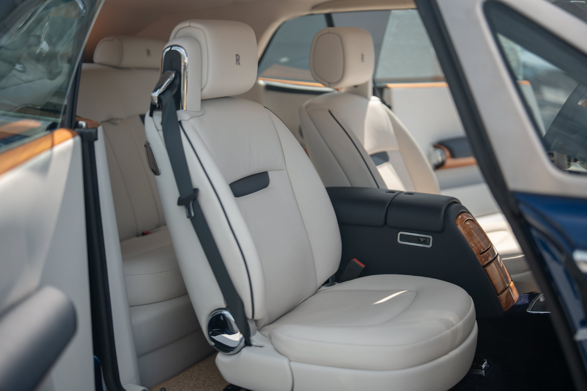 Used 2011 Rolls-Royce Phantom Drophead Coupe RWD image 11
