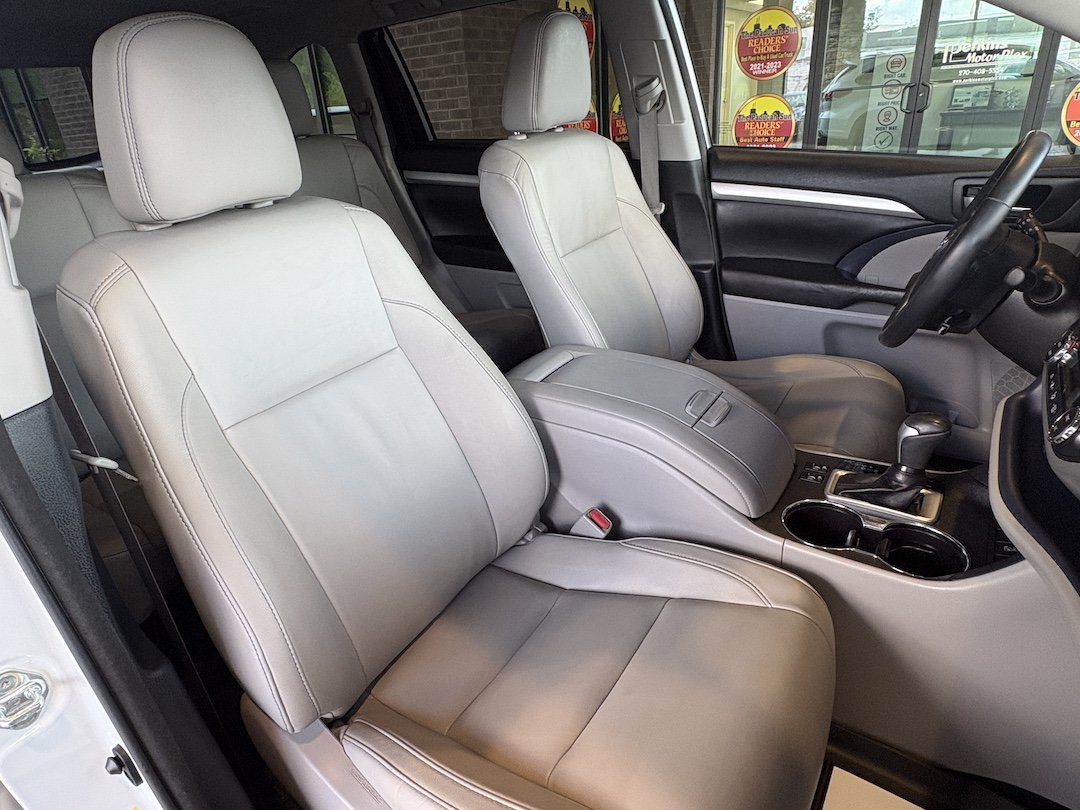 Used 2017 Toyota Highlander XLE AWD/4WD image 30
