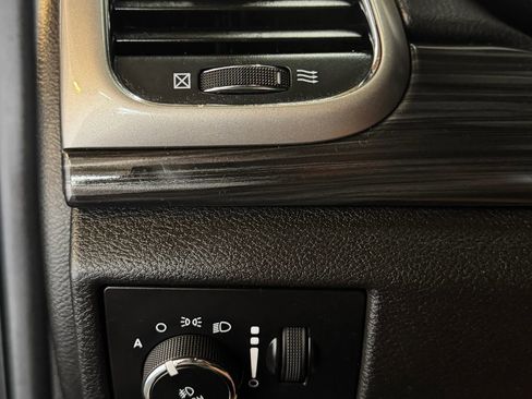 Used 2019 Jeep Grand Cherokee Altitude AWD/4WD image 15