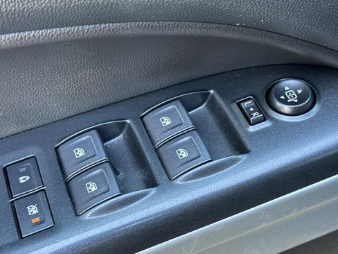 Used 2022 Chevrolet Colorado LT w/ Safety Package image 11