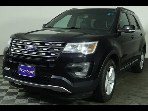 Used 2017 Ford Explorer XLT w/ Equipment Group 202A image 1