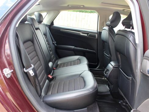 Used 2017 Ford Fusion SE w/ Equipment Group 201A AWD/4WD image 36