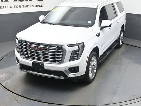Used 2025 GMC Yukon XL Denali AWD/4WD image 44