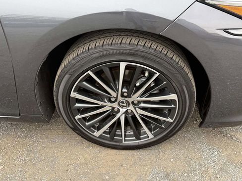 Used 2024 Lexus ES 250 w/ Premium Package image 7