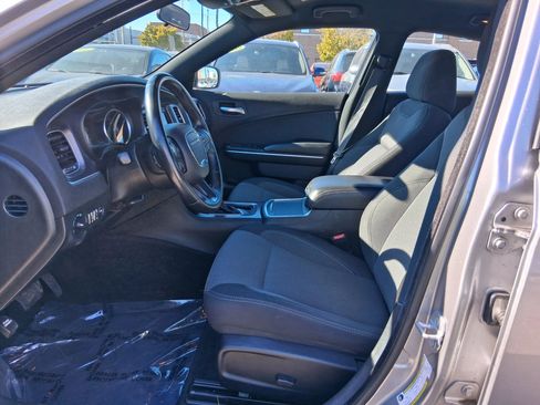 Used 2018 Dodge Charger SXT image 12