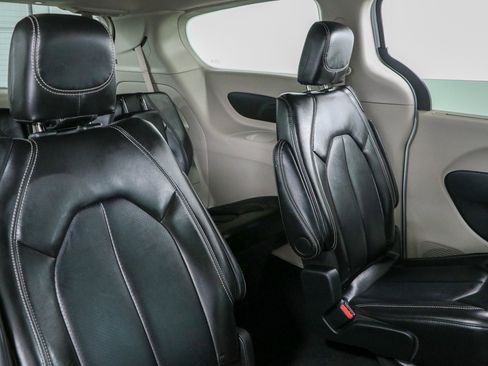 Used 2024 Chrysler Pacifica Touring-L FWD image 28