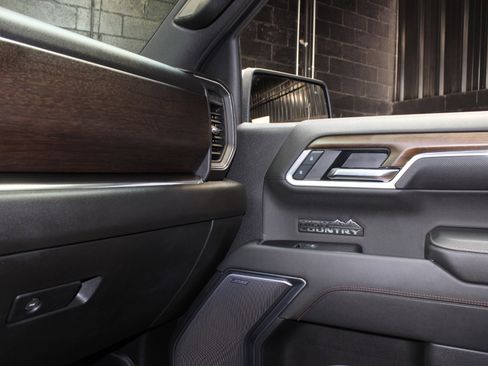 Used 2025 Chevrolet Silverado 1500 High Country w/ High Country Premium Package AWD/4WD image 64