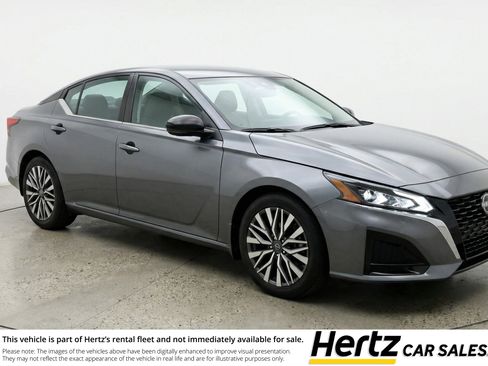 Used 2025 Nissan Altima 2.5 SV FWD image 1