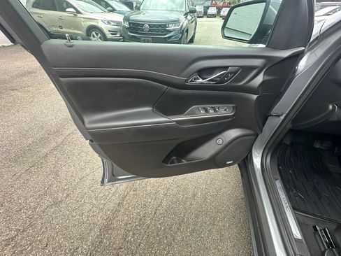Used 2020 GMC Acadia SLT w/ Driver Alert Package II AWD/4WD image 8