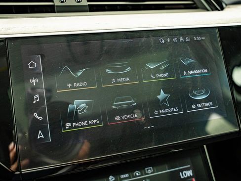 Used 2021 Audi e-tron Premium w/ Convenience Plus Package image 32