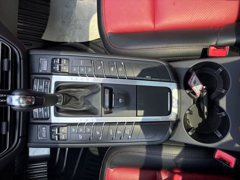 Used 2021 Porsche Macan image 16