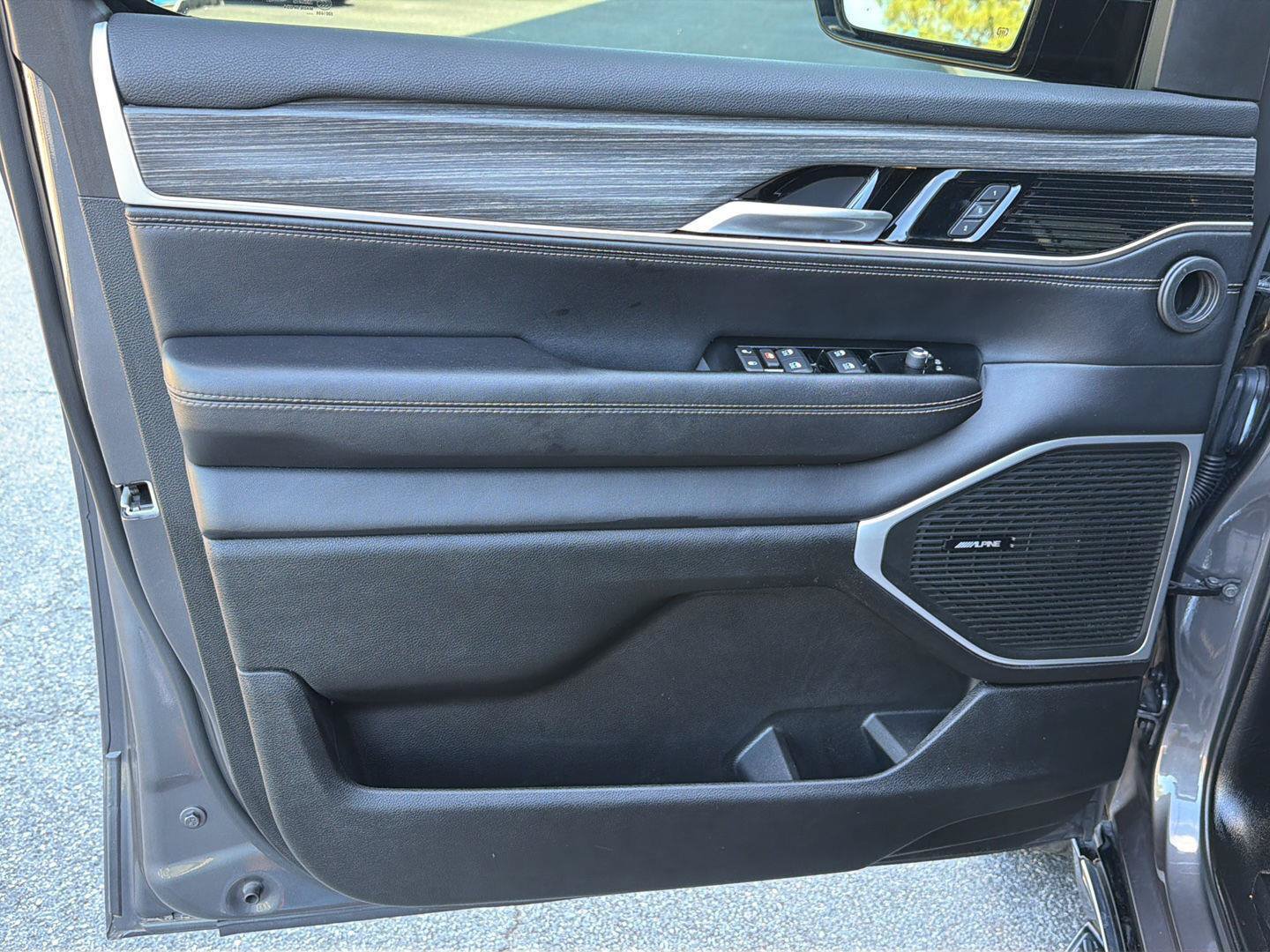 Used 2024 Jeep Wagoneer Series II w/ Flexible Seating Group RWD image 18